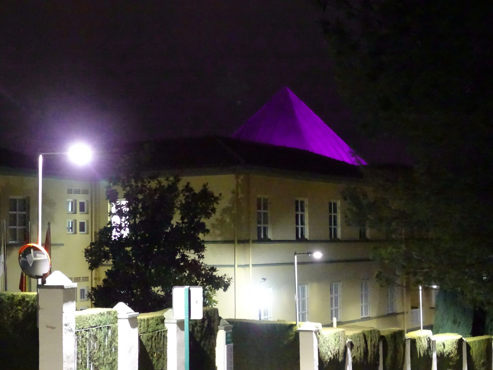 piramide morada