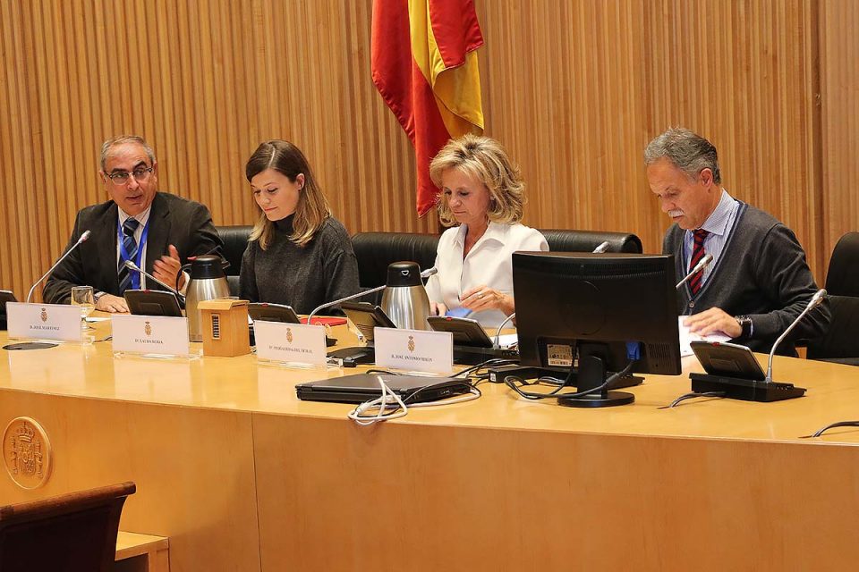 Jornada-AEV-en-el-Congreso-mesa-de-políticos-IMG_7000